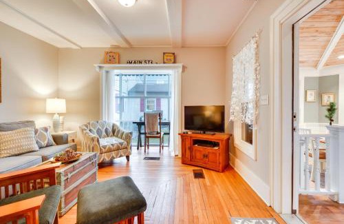 Bemus Point Apartment | Historic Bemus Point Studio with Porch Walk to Lake