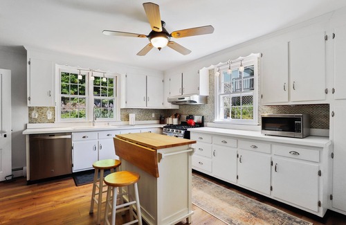 Bluemont House | Historic Bluemont Village Home