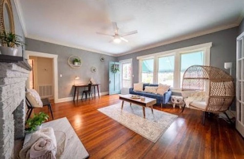 Cocoa House | Historic Boho Bungalow-Walk to Cocoa Village