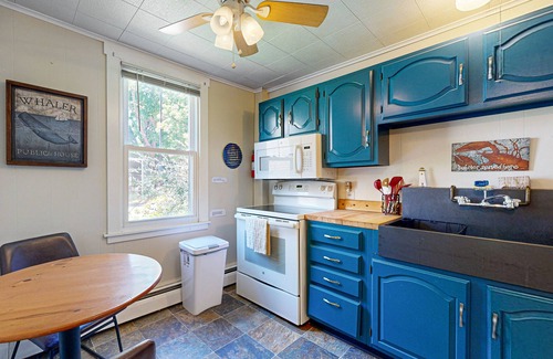 Boothbay Harbor Apartment | Historic Boothbay Harbor cottage with antique decor, washer/dryer & deck
