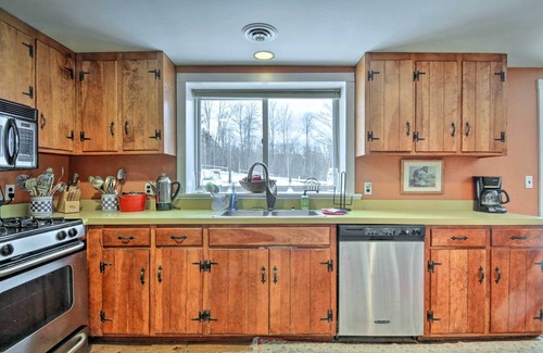Bradford House | Historic Bradford Home - 8 Mi to Mount Sunapee!
