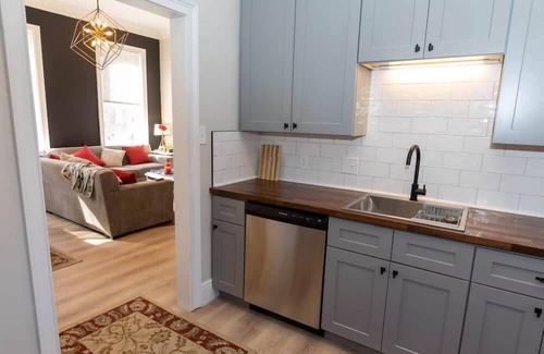 Manchester Apartment | Historic Brownstone Loft-Walk to Casino & Stadiums