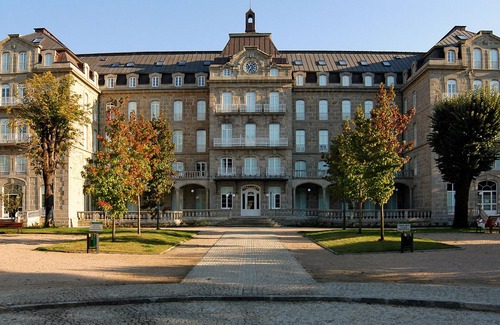 Mondariz-Balneario Apartment | Historic building Mondariz-Balneario: peace, tranquility, ideal for teleworking