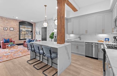 Arts/Warehouse District Hotel | Historic Building with Rooftop Pool – Walk to French Quarter