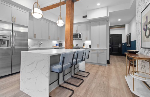 Arts/Warehouse District Hotel | Historic Building with Rooftop Pool – Walk to French Quarter