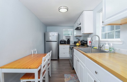 Del Mar House | Historic Bungalow+ColePark+Ext Stay Discts-2