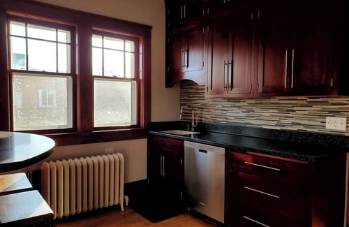 De Pere House | Historic Bungalow in downtown De Pere, sleeps 8