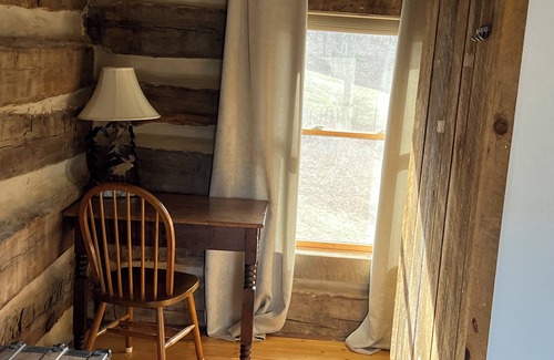 Pearisburg Cabin | Historic Cabin in the Blue Ridge Mountains
