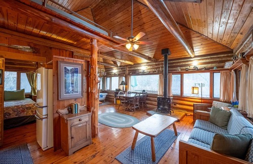 Eureka Springs House | Historic Cabin on Lake Lucerne + 5 Mins to Eureka!
