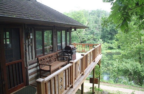Eureka Springs House | Historic Cabin on Lake Lucerne + 5 Mins to Eureka!
