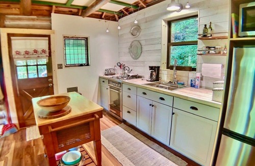 Eureka Springs Cabin | Historic Cabin + Peaceful + Waterside + Patio
