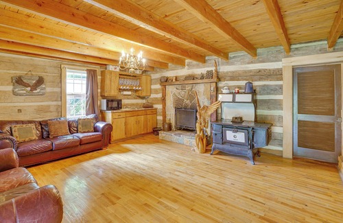 Seneca Rocks Cabin | Historic Cabin Retreat ~ 2 Mi to Seneca Rocks!