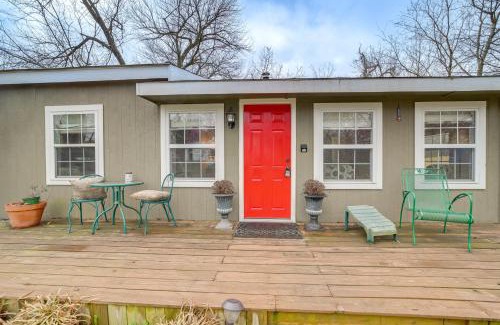 Spavinaw House | Historic Cabin with Yard 1 Mi to Lake Spavinaw!