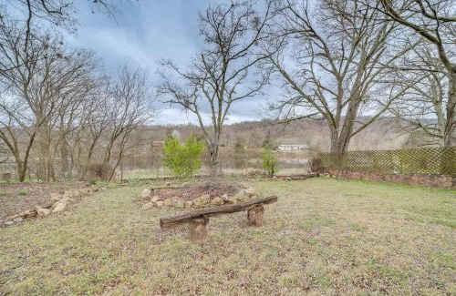 Spavinaw House | Historic Cabin with Yard 1 Mi to Lake Spavinaw!