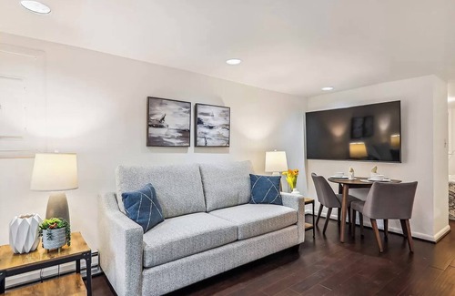 Northeast Apartment | Historic Capitol Hill Retreat