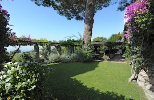 Tiberio Villa | Historic Capri villa with large garden with breathtaking, unforgettable views
