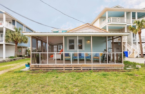 Wilmington Beach House | Historic Carolina Beach Cottage Across from Oceanfront & Screened Porch