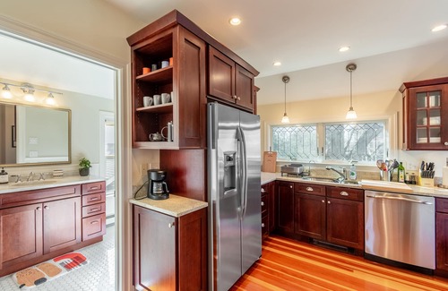 College Hill House | Historic Carriage House Next to Brown/RISD with Free Parking!