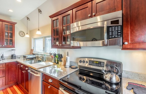 College Hill House | Historic Carriage House Next to Brown/RISD with Free Parking!