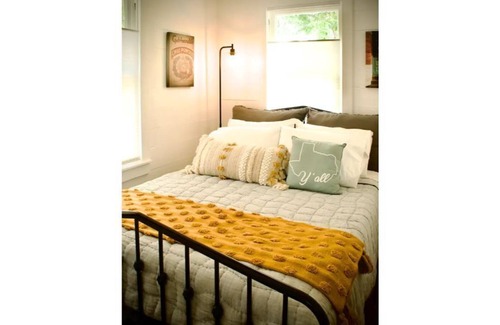 New Braunfels House | Historic Carriage House in downtown New Braunfels
