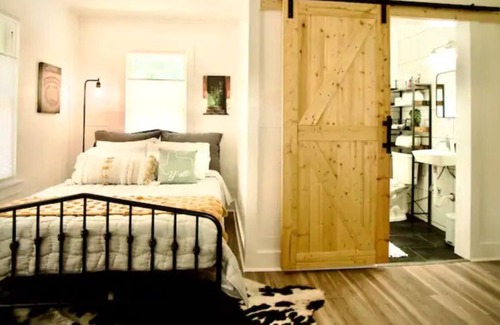 New Braunfels House | Historic Carriage House in downtown New Braunfels