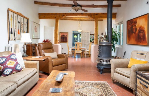 Historic Eastside House | Historic Casa Oasis near Plaza and Canyon Road