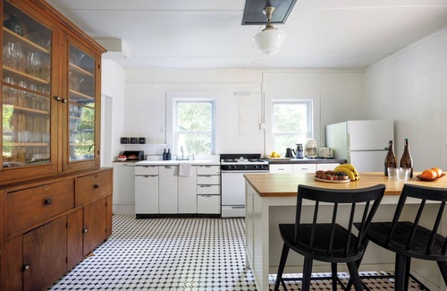 Fleischmanns House | Historic Catskills Farmhouse Cottage by Belleayre