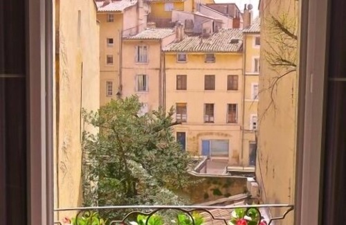 Aix-en-Provence Historic Centre Apartment | Historic Center: Classic Town House Apt., Elegant, Calm, Sunny With Garden Views