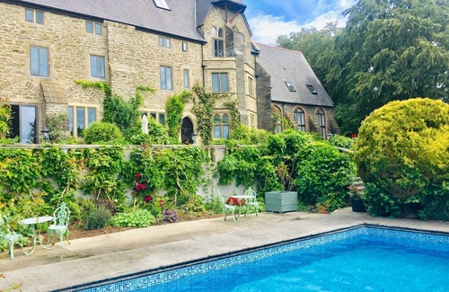 Lostwithiel Cottage | Historic Chapel Cottage with pool & pet friendly