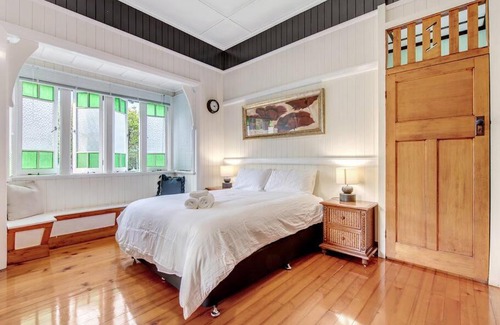 Sadliers Crossing House | Historic Character-filled Jade Cottage