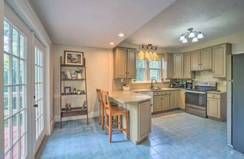 Charles Town House | Historic Charles Town Home. Centrally Located