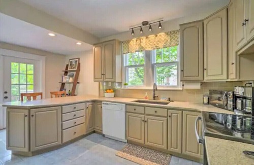Charles Town House | Historic Charles Town Home. Centrally Located