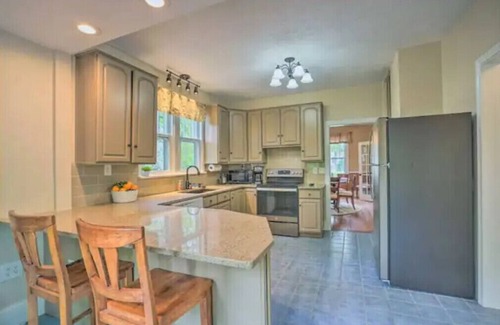 Charles Town House | Historic Charles Town Home. Centrally Located