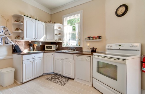 Charleston House | Historic Charleston Home < 1 Mi to University!