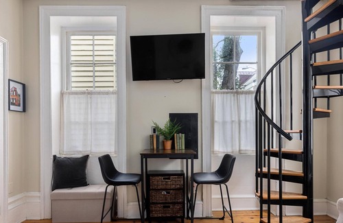 Harleston Village Apartment | Historic Charleston pied à terre walking distance to King Street