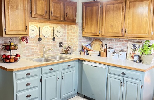 Salina Cottage | Historic charm, college proximity, and local flavor – your cozy, retreat awaits!