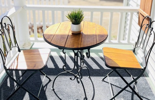 Salina Cottage | Historic charm, college proximity, and local flavor – your cozy, retreat awaits!
