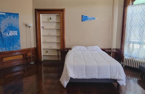 Bay City Apartment | Historic Charm "Lions" #3, Great Location!