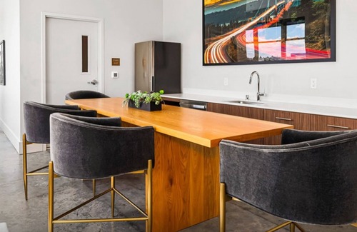 New Tacoma Apartment | Historic Charm meets Modern comfort - Downtown Tacoma