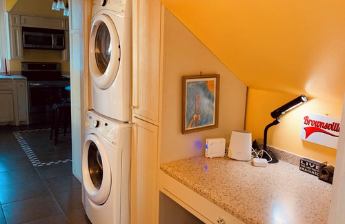 Brownsville House | Historic Charm- Modern Amenities Downtown Brownsville. Close to SPI, Space X