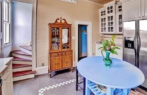 Brownsville House | Historic Charm- Modern Amenities Downtown Brownsville. Close to SPI, Space X