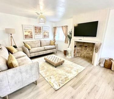 Trowbridge House | Historic Charm: *Perfect For Group Getaways*