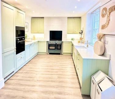 Trowbridge House | Historic Charm: *Perfect For Group Getaways*