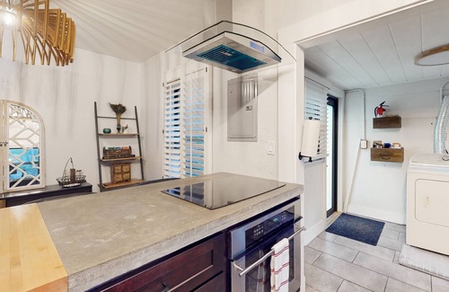 Poinciana Park House | Historic charmer with mini golf course, sauna, Ping-Pong, & wood fireplace