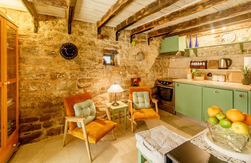Kastel Sucurac House | Historic & Charming Stone house Kala by the sea