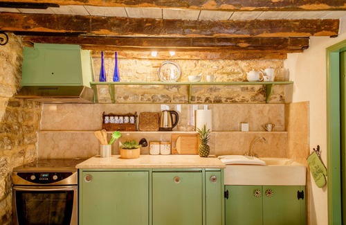 Kastel Sucurac House | Historic & Charming Stone house Kala by the sea