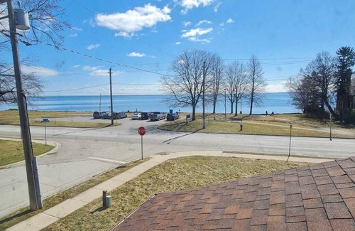 Burlington Cottage | Historic & Charming Lakefront Gem in Burlington