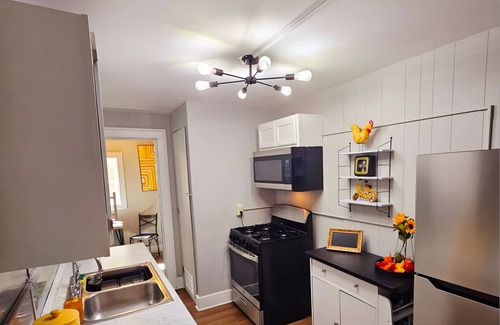 Huntington Apartment | Historic & Chic apartment by Arena, University, Hospital - Dog Friendly