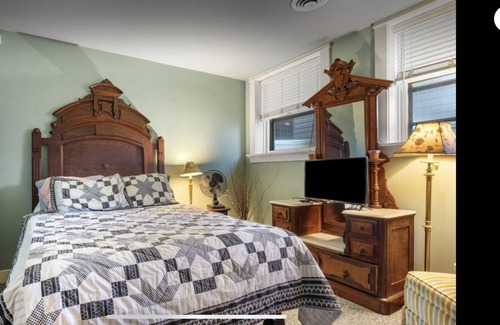 Lincoln House | Historic Church, Lower Suite