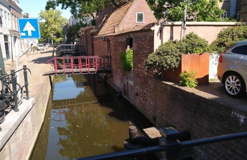 Gouda Apartment | historic city apartment with private parking